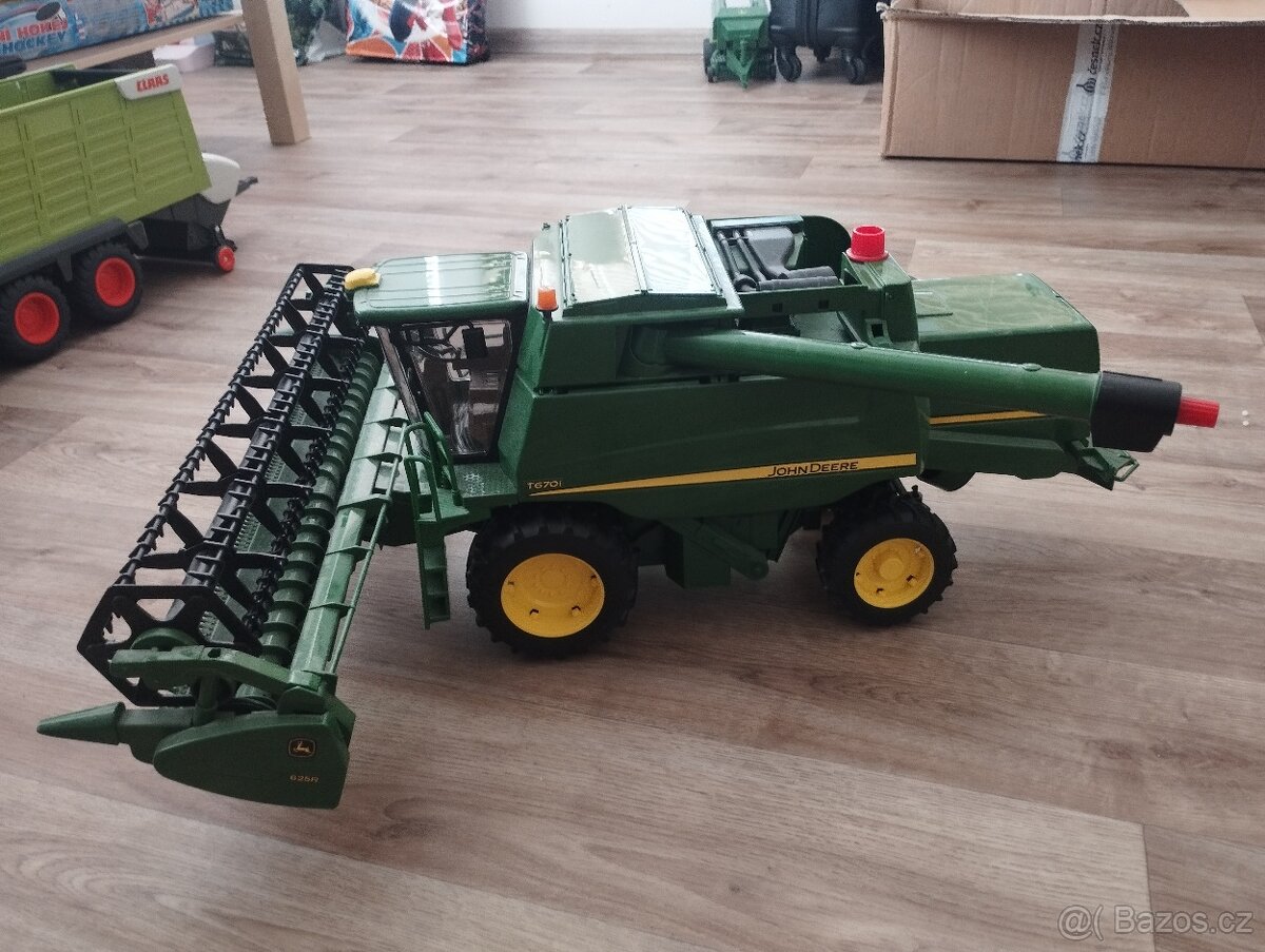 Prodám model kombajnu