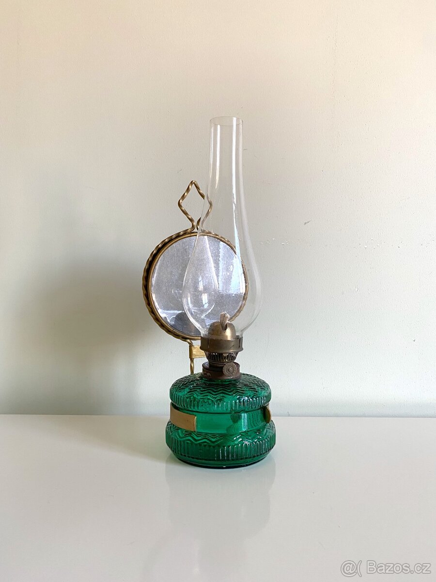 Stará petrolejová lampa petrolejka