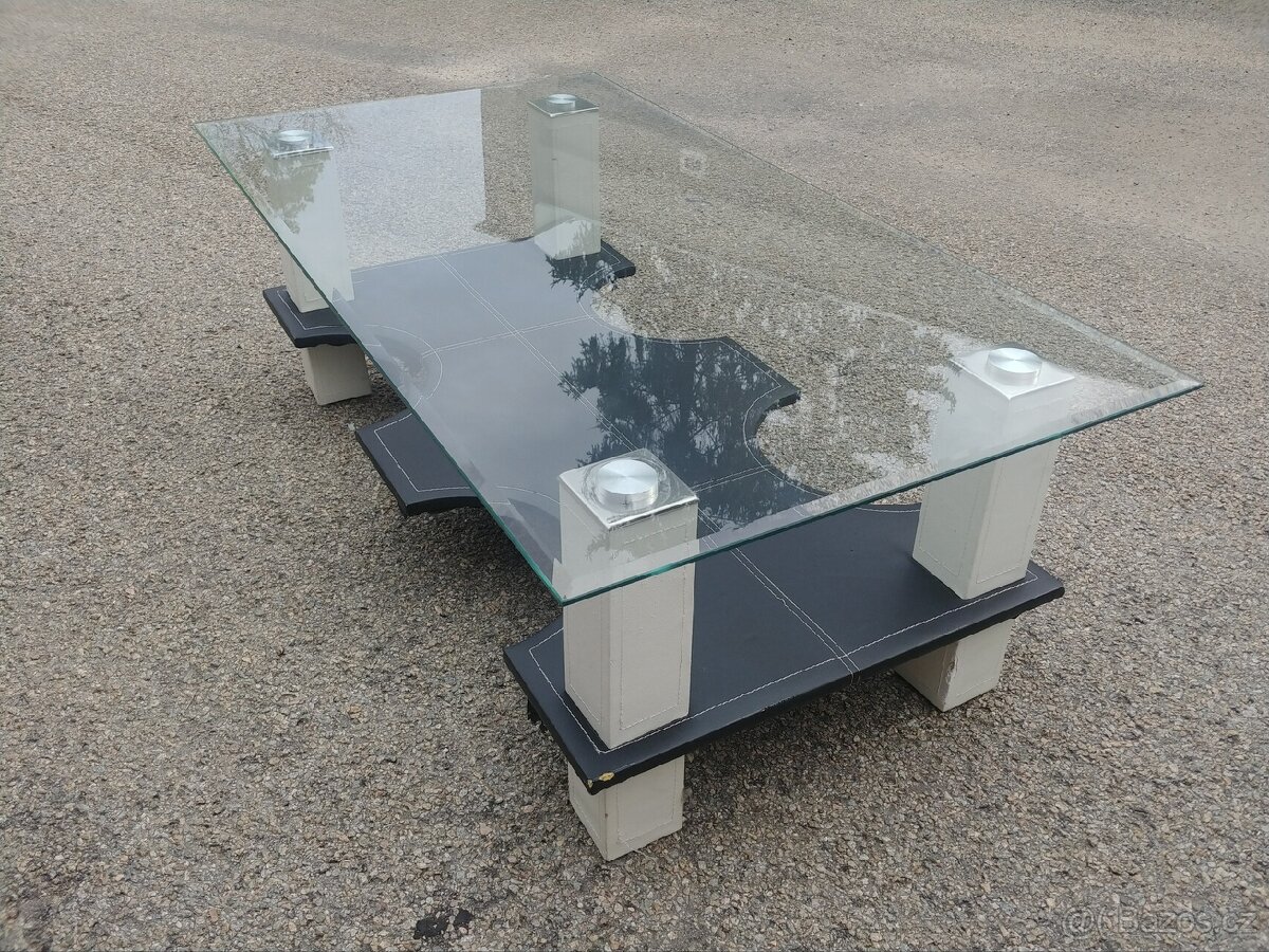 Skleněný stolek konferenční