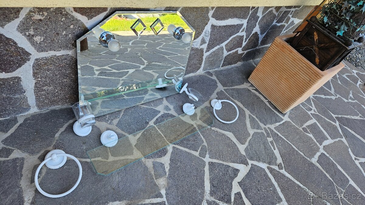 ZRCADLO DO KOUPELNY S OSVĚTLENÍM