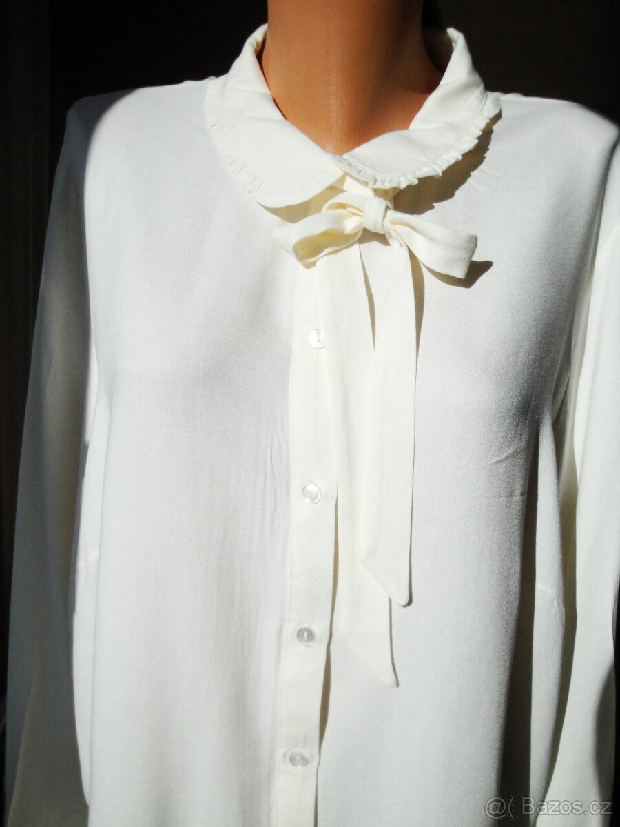 Krásná halenka vel. 50 - smetanová