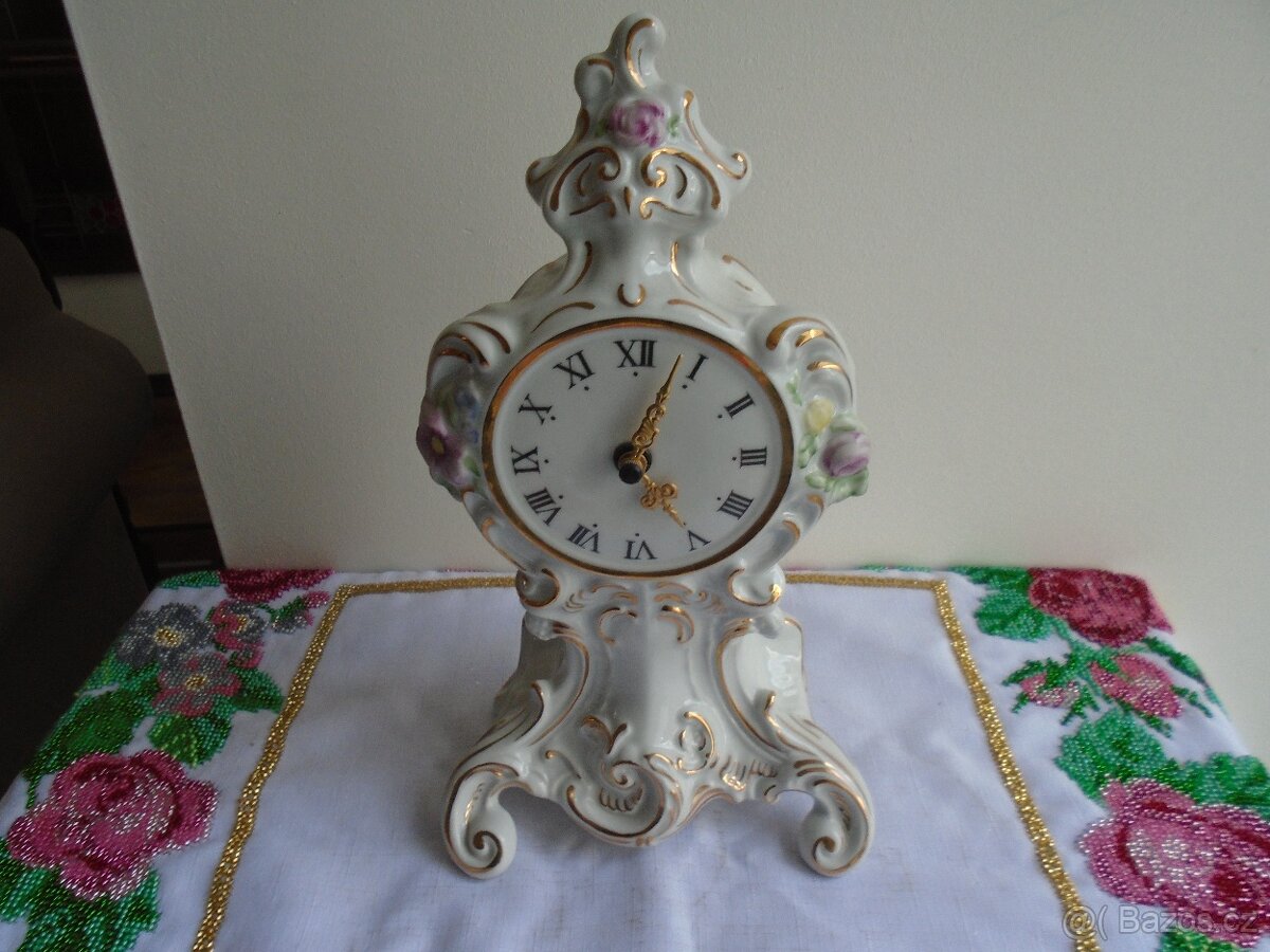 Zlacené krbové hodiny Belinda.