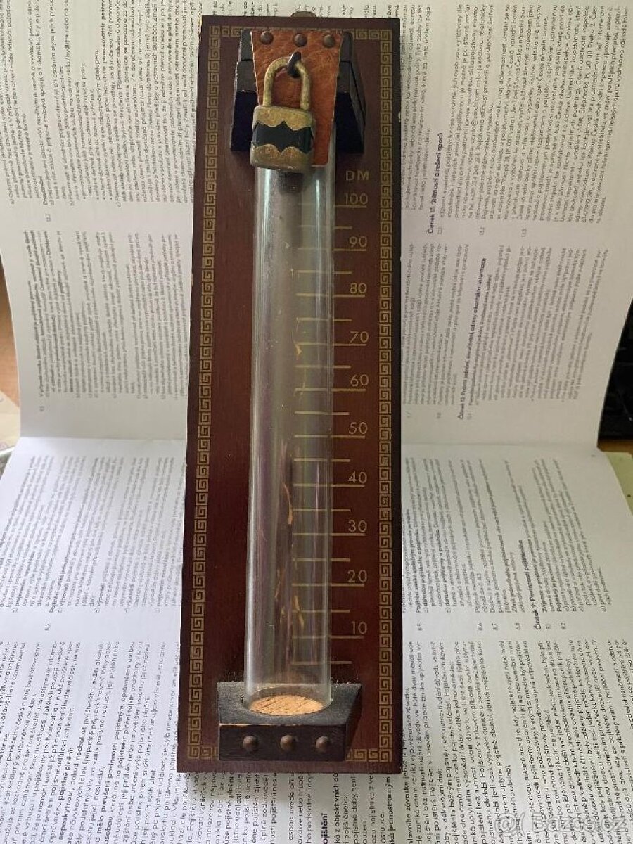 Pokladnička na zeď