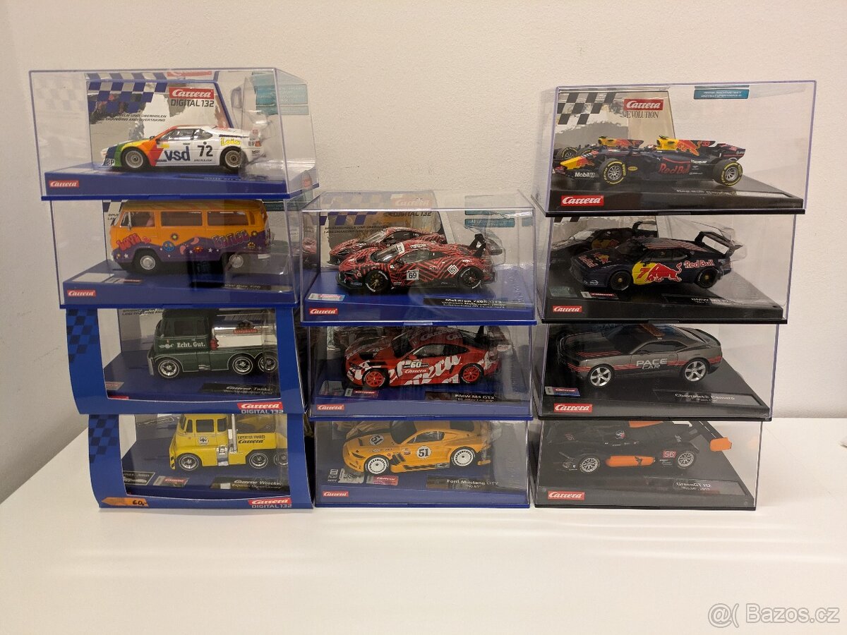 Autíčka na autodráhu Carrera Evolution/D132