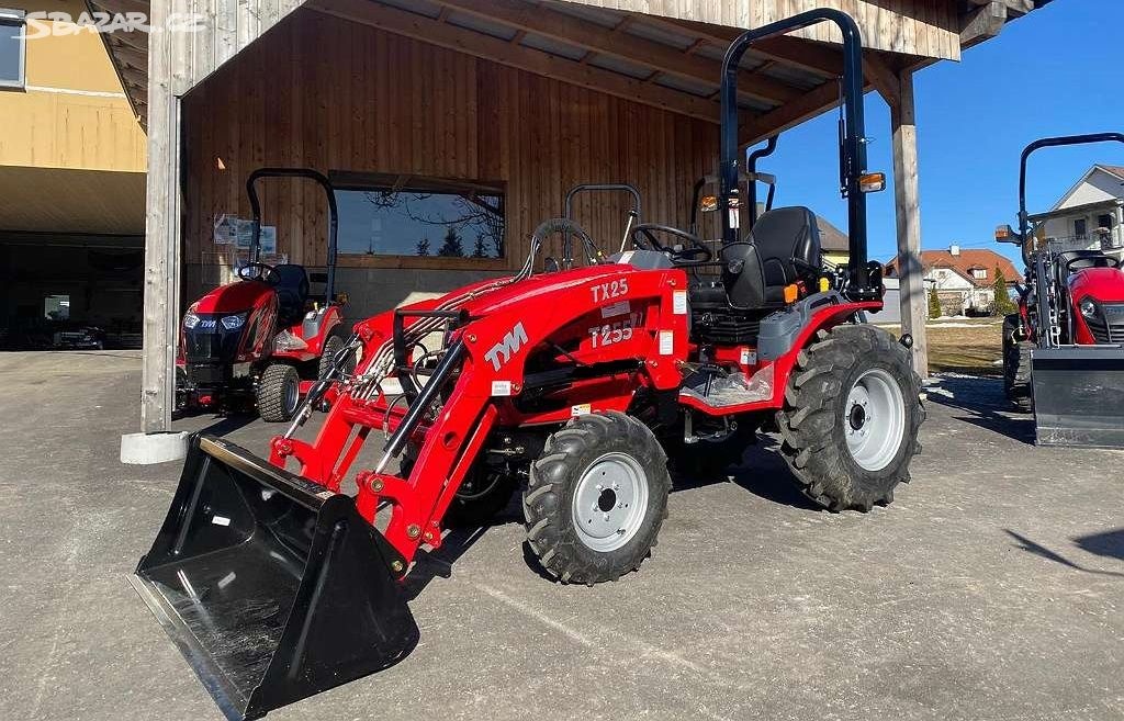 Malotraktor TYM T255 s čelním nakladačem