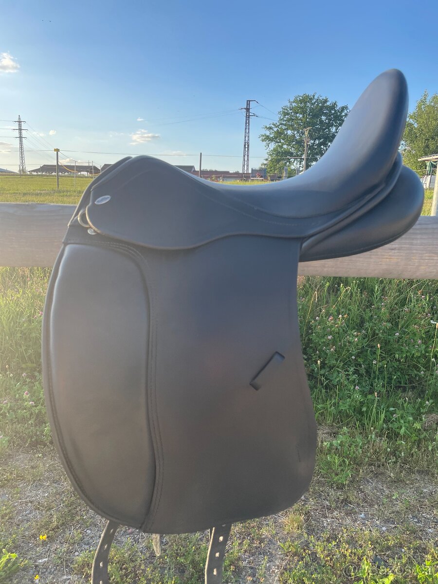 Drezurní sedlo Young dressage