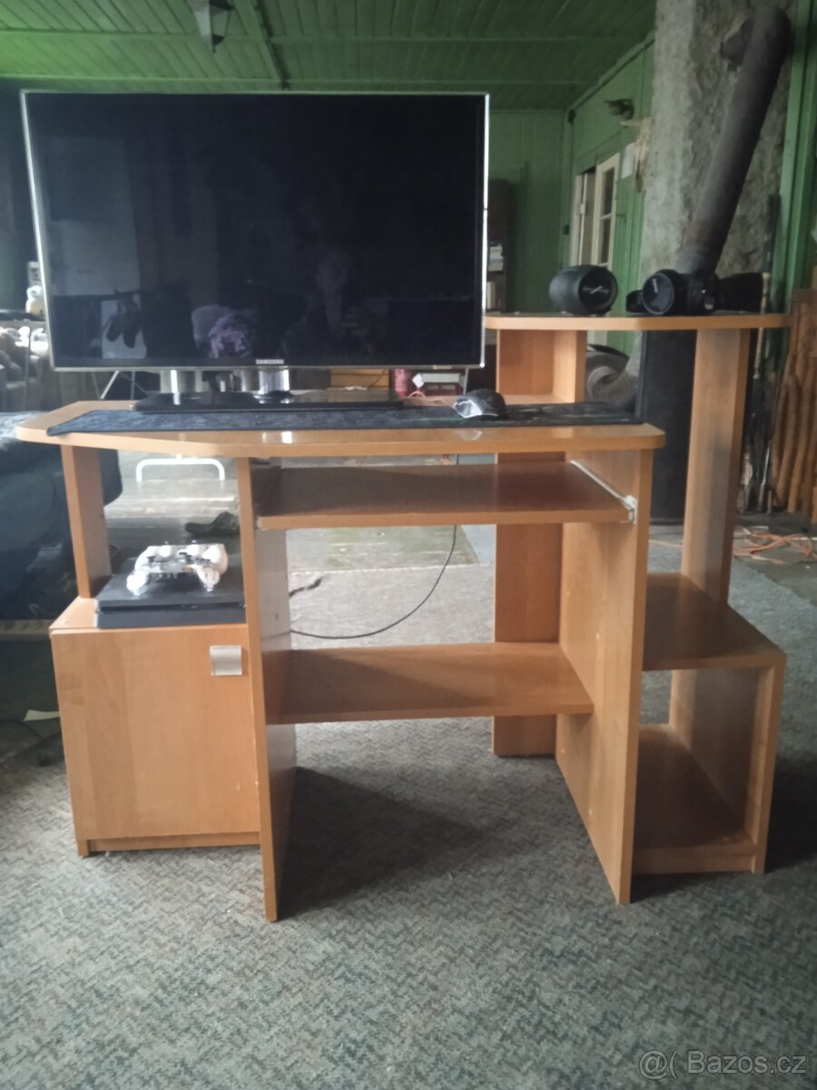 Stůl na PC
