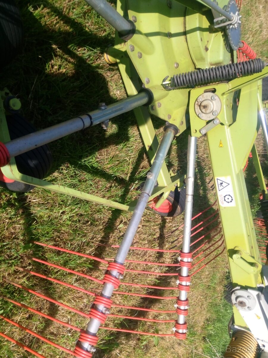 Nahrabovač, shrnovač sena a píce CLAAS LINER 1550TWIN