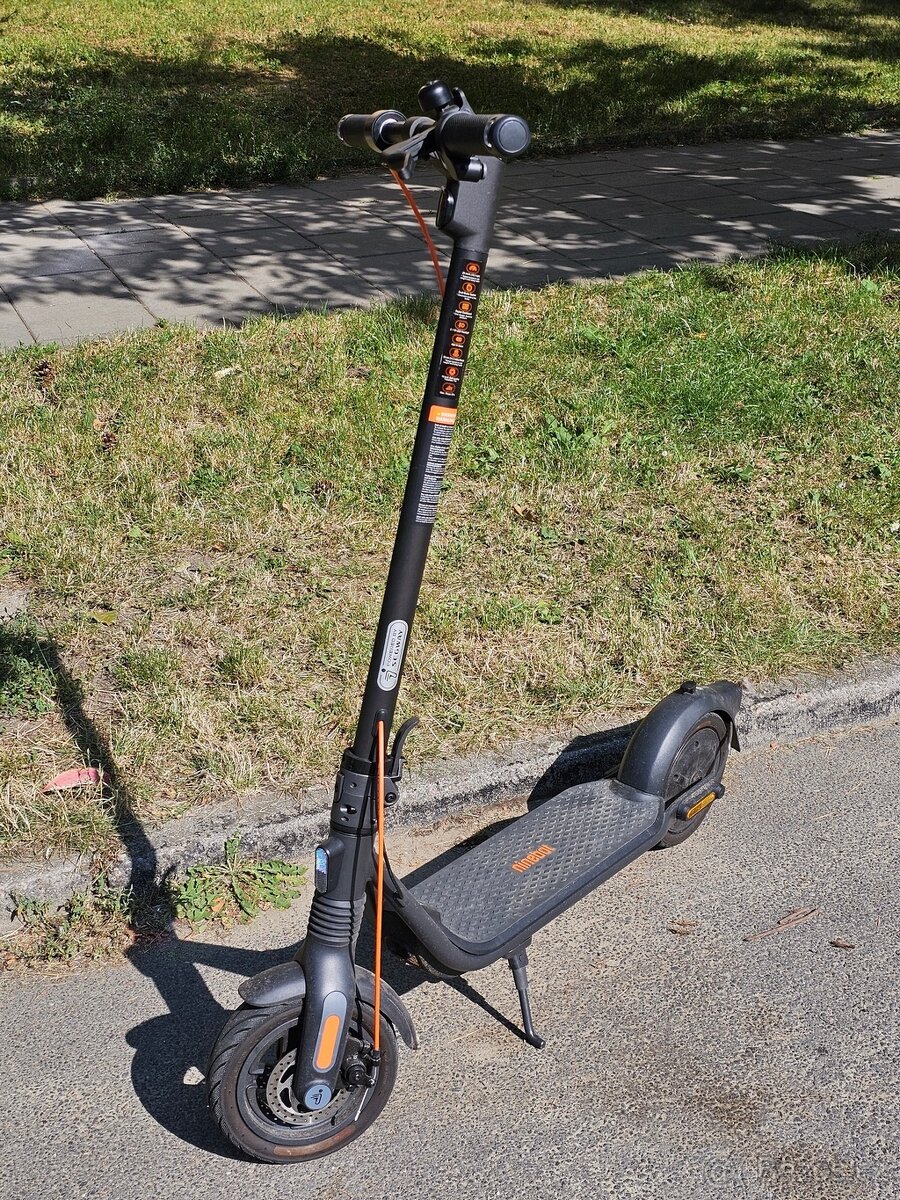 Elektrická koloběžka Ninebot by Segway F2 Pro E