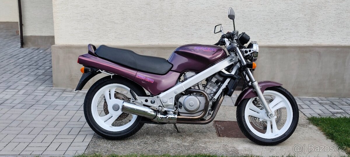 Honda NTV 650 REVERE