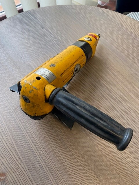 Pneumatická úhlová bruska Schneider 125