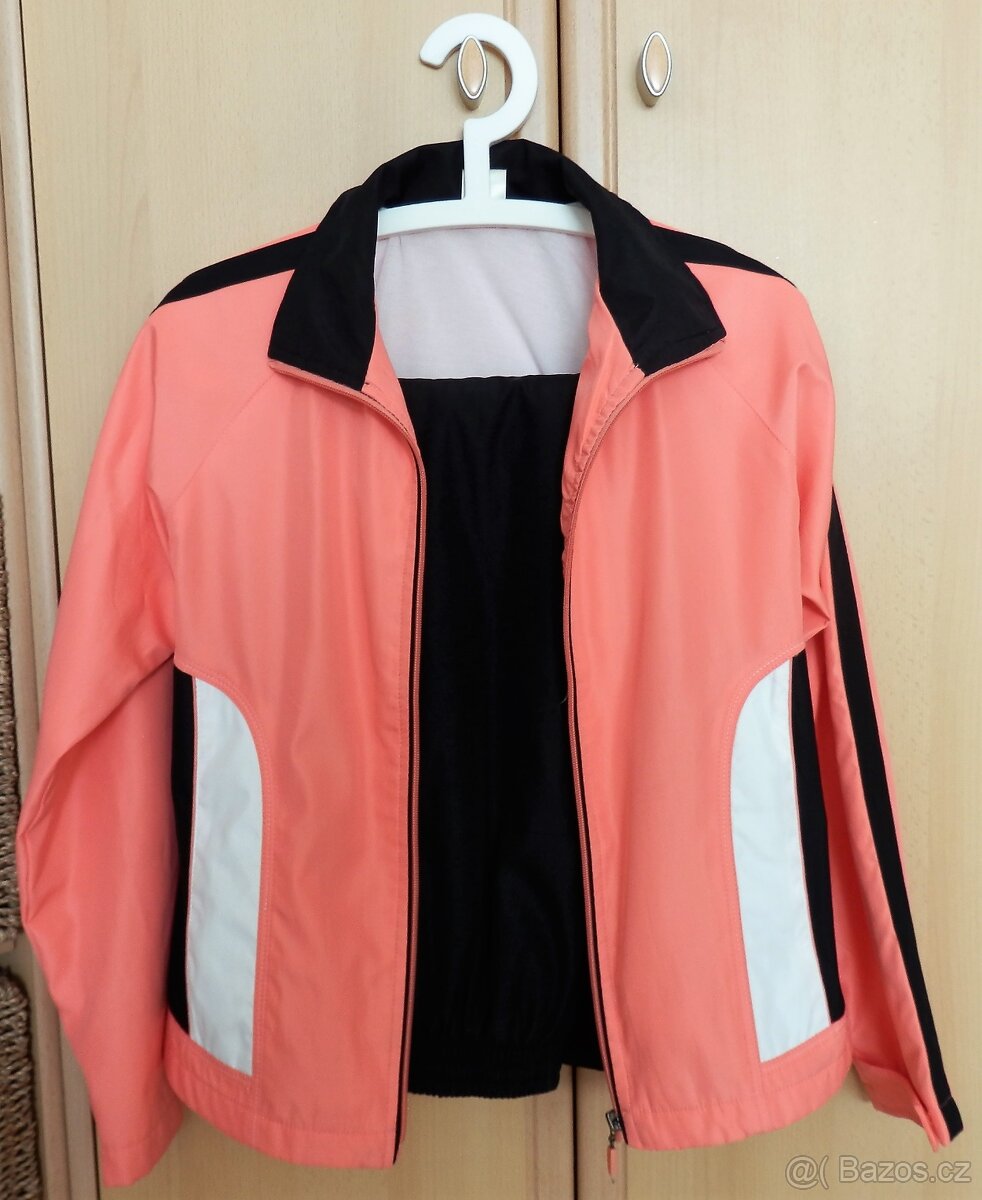 Dívčí sportovní souprava vel."S"-perfektní stav