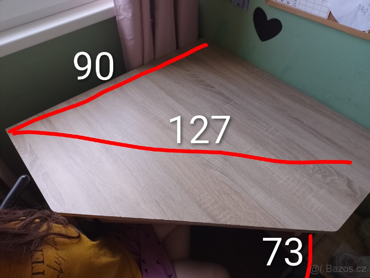 Rohový psací stůl