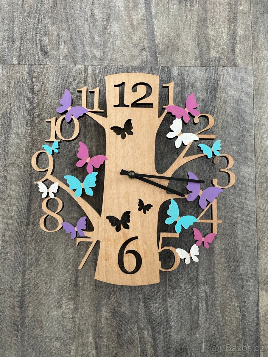 Dřevěné hodiny Amadea