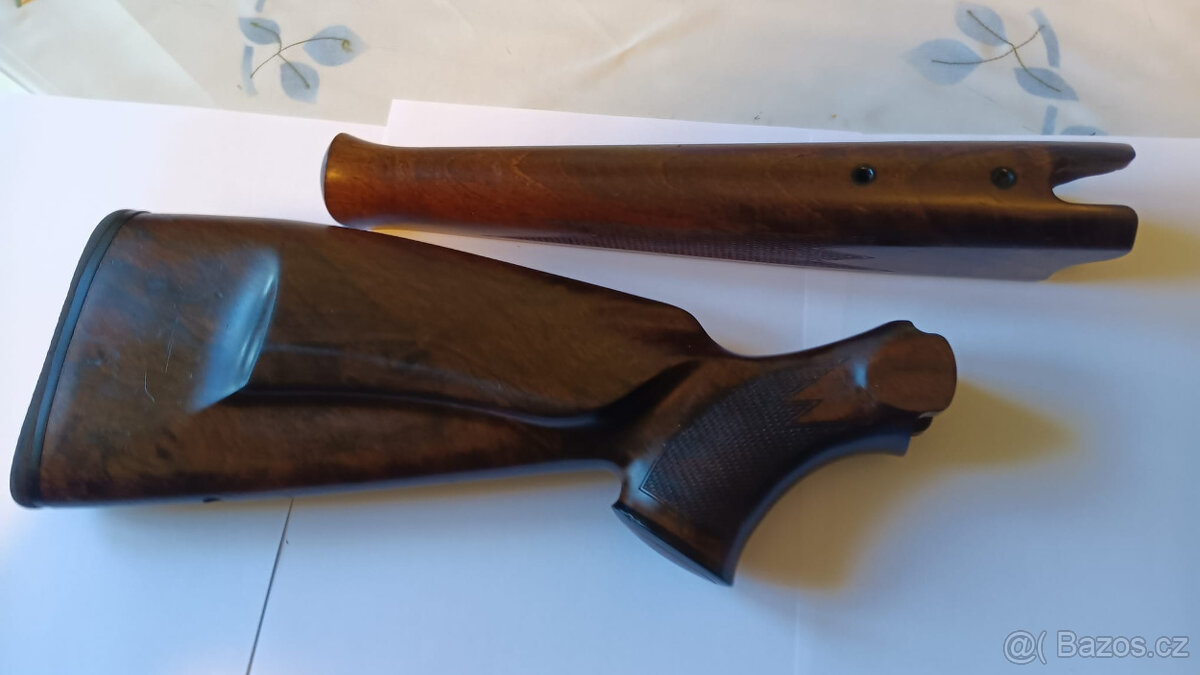 Pažba Blaser R93 levá.