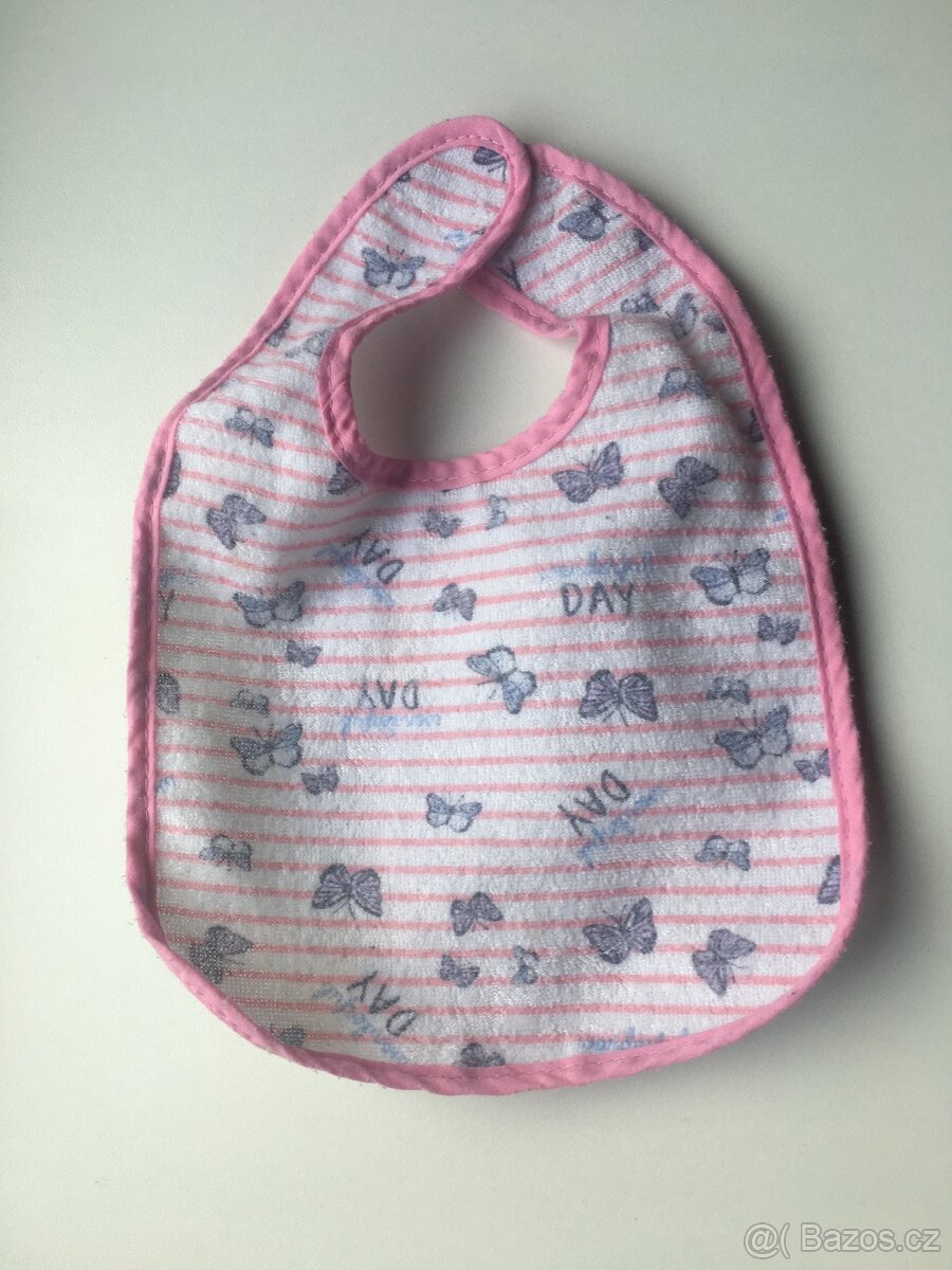 Nepropustný bryndák s růžovým okrajem