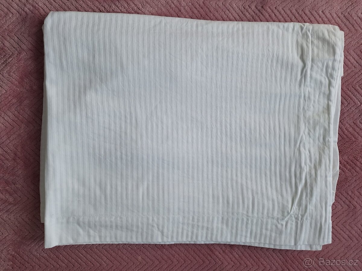 Nové bílé povlečení