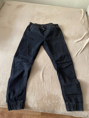 Sada: kalhoty (vel. 32) + košile (vel. L) + svetr (vel. L)