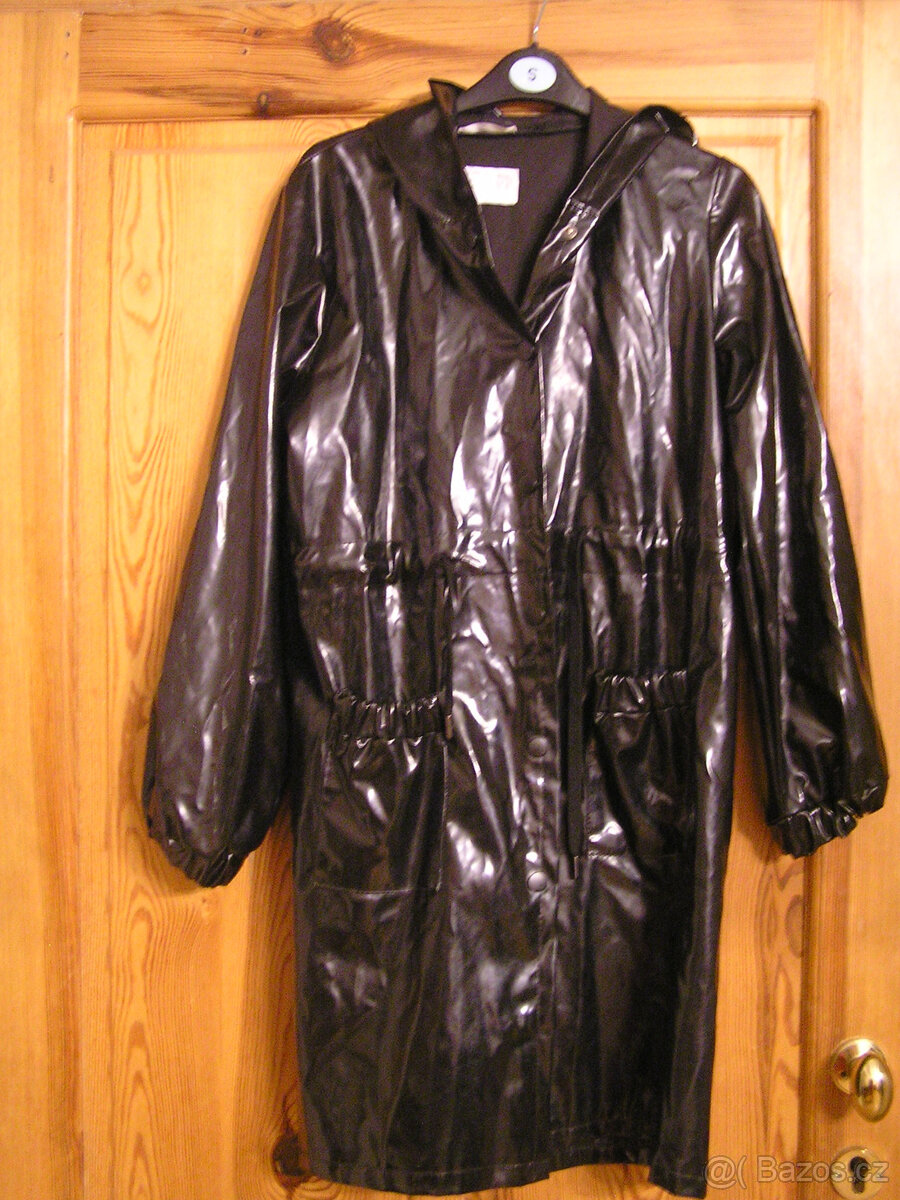 Lesklý kabát L