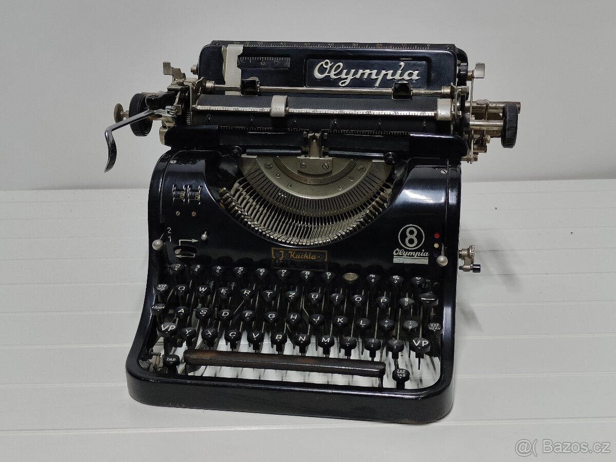 Starožitný psací stroj Olympia 8