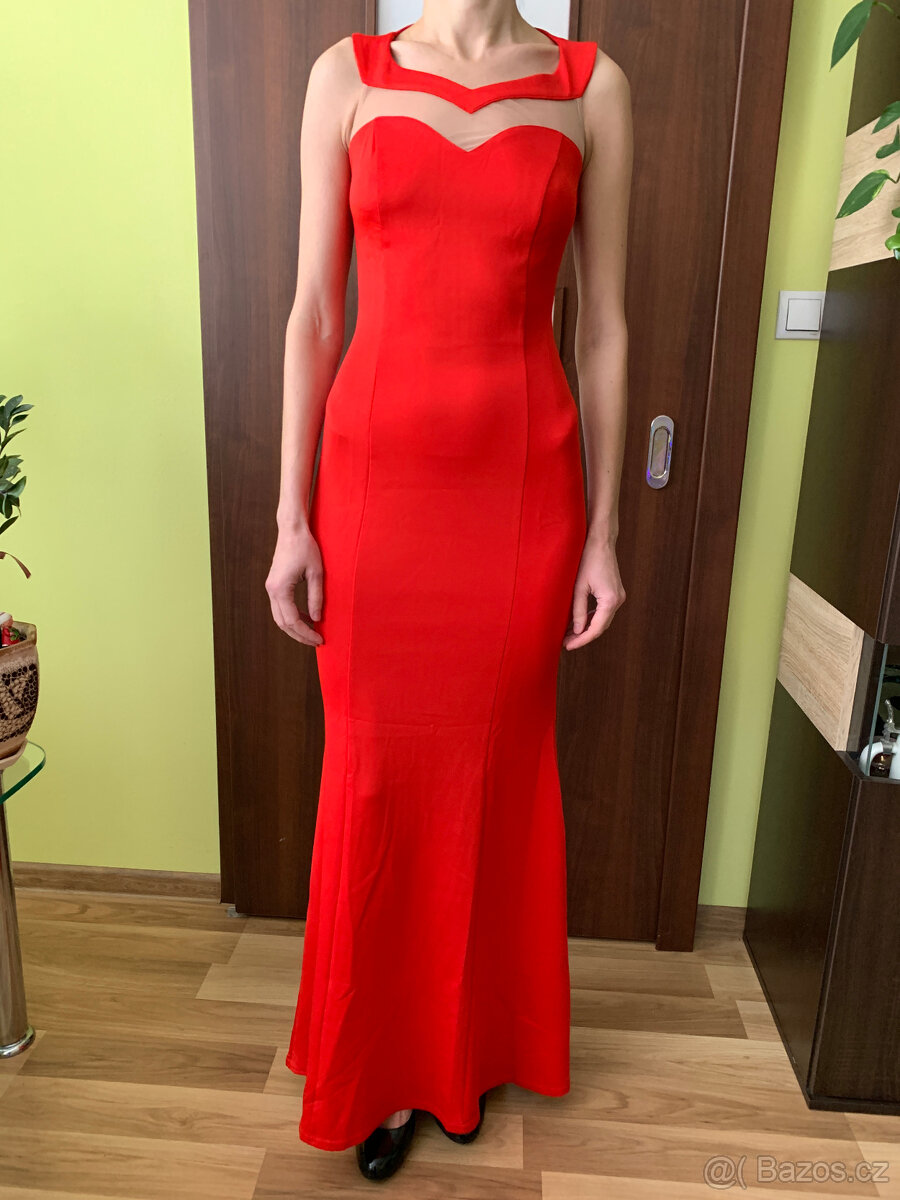 Červené pružné šaty