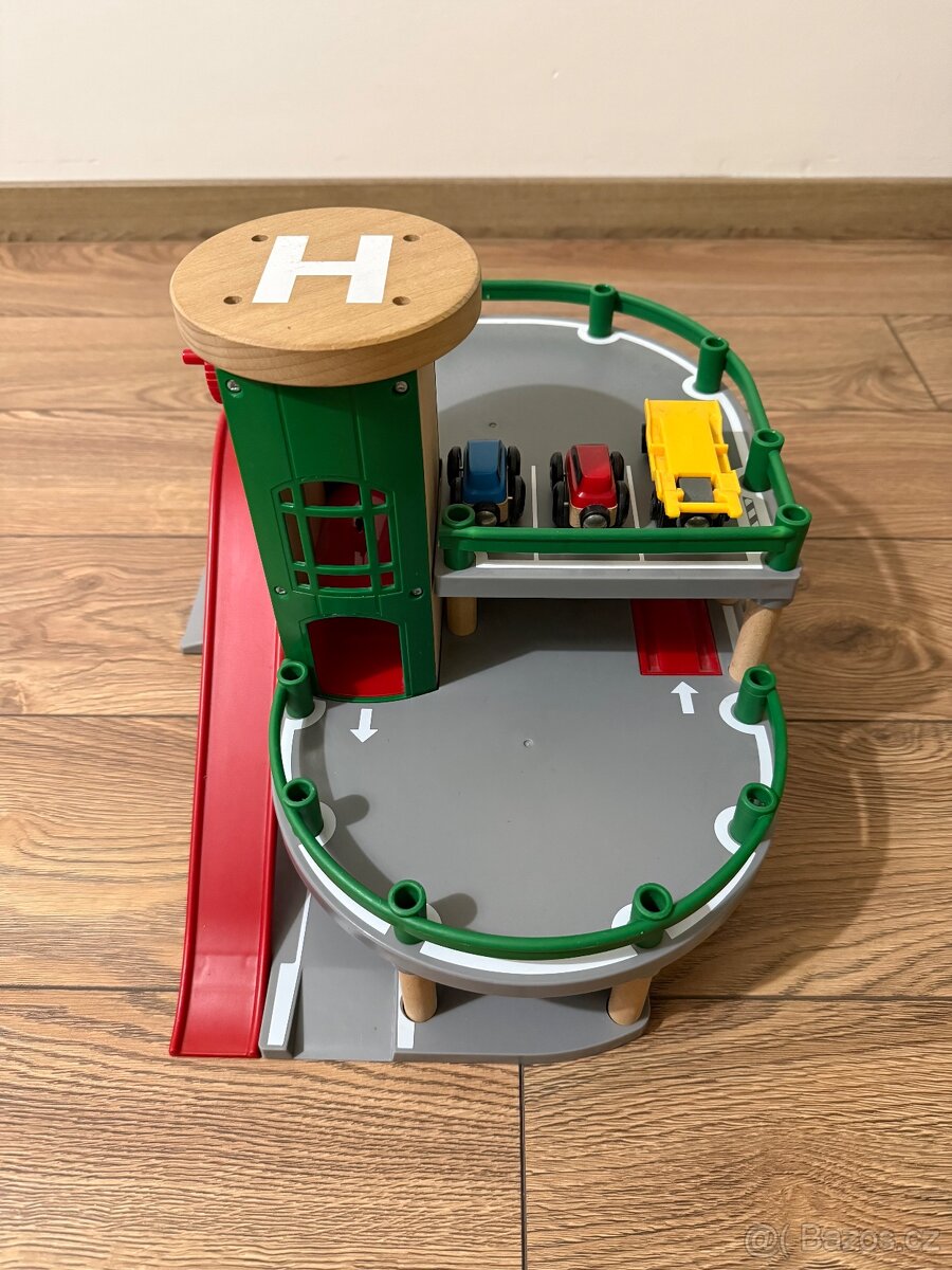 Brio 33204 Patrová parkovací garáž s výtahem