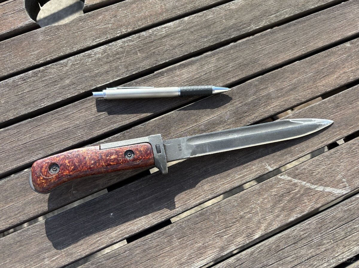 Bajonet CZ vz. 58 s pouzdrem