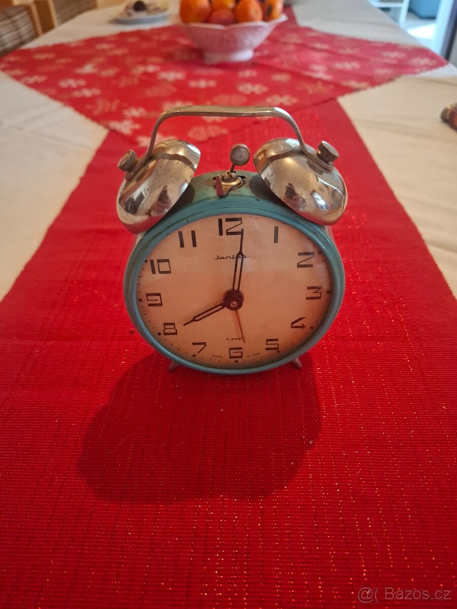 Starý budík Jantar