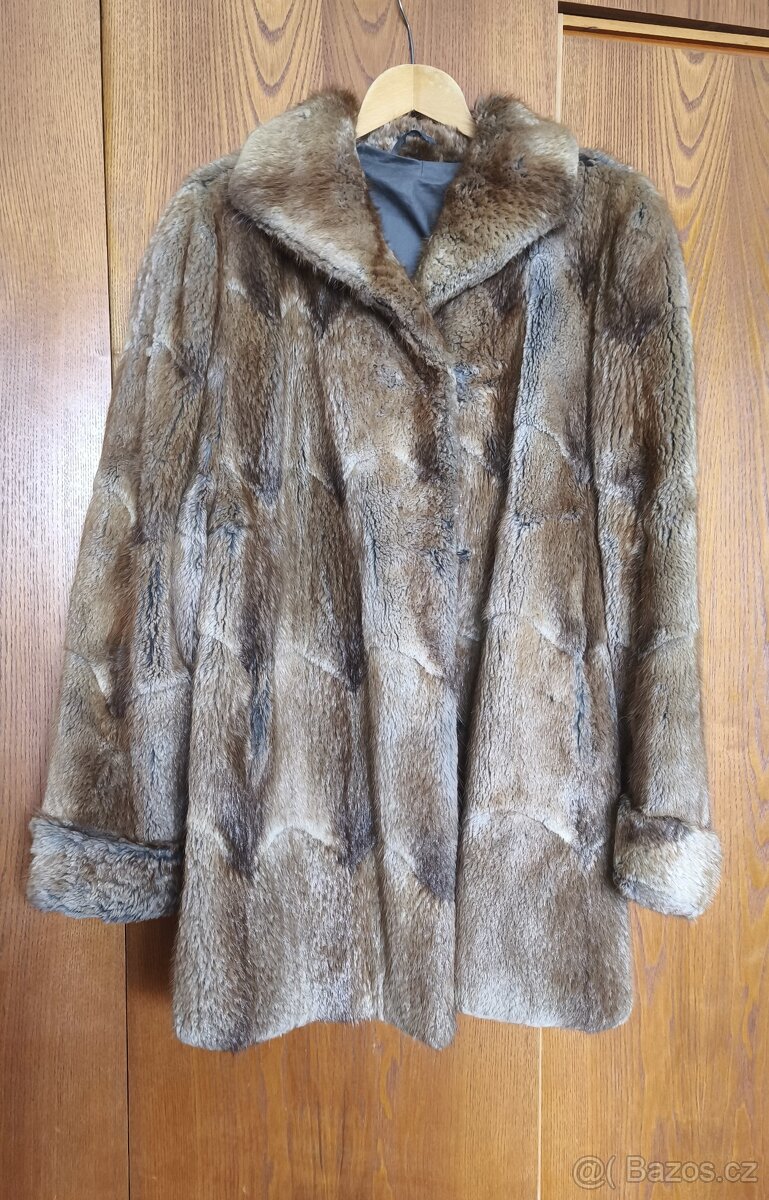 dámský krátký kožich hnědorezavé barvy