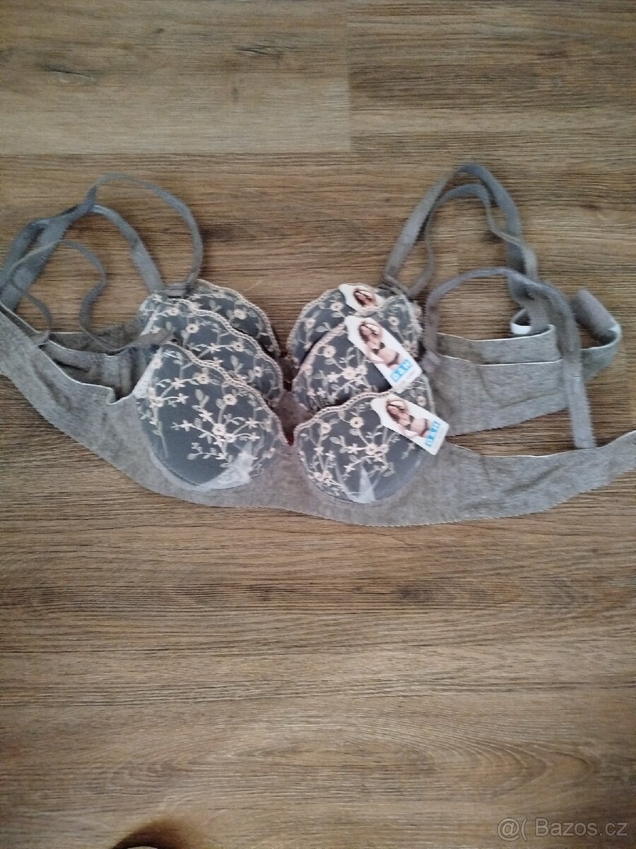 Nové nenošené podprsenky