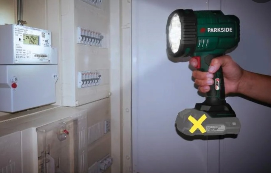 Aku světlo parkside I do auto zásuvky