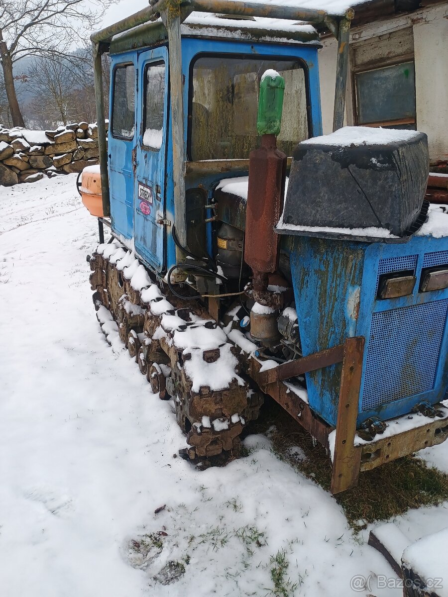 Pásový traktor Bolgar T 54