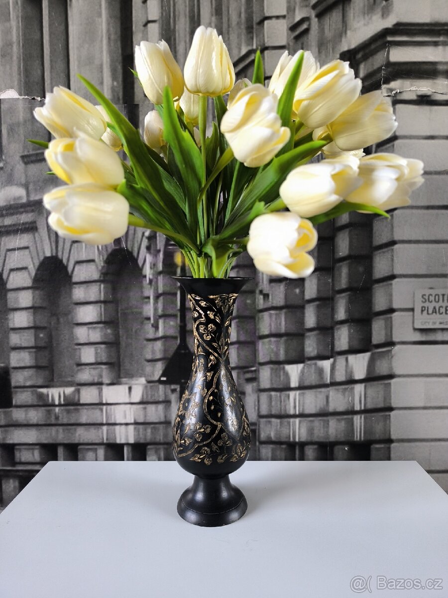 Starožitná mosazná váza - zdobená