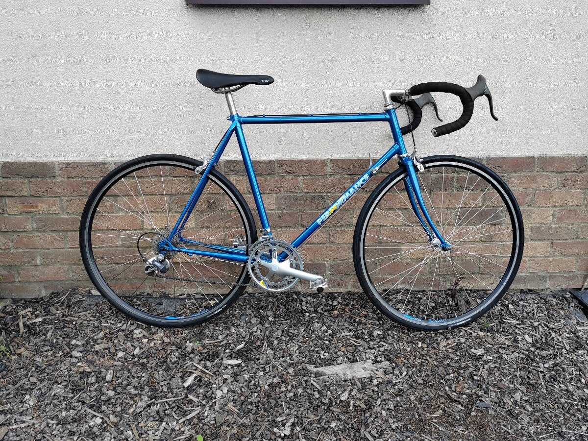 Silniční kolo Performance