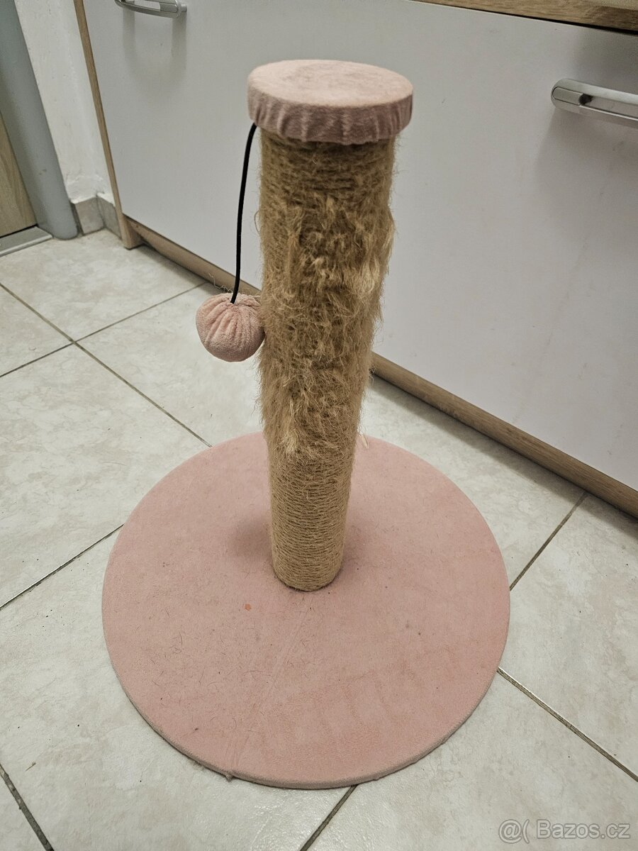 Kočičí škrabadlo + stelivo ZDARMA