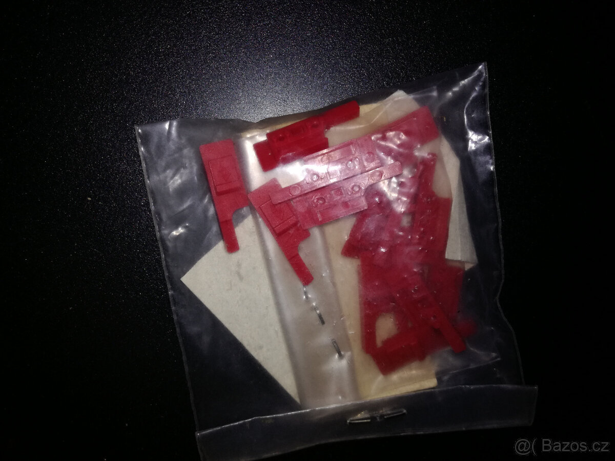 plastové zarážky k diaprojektorům