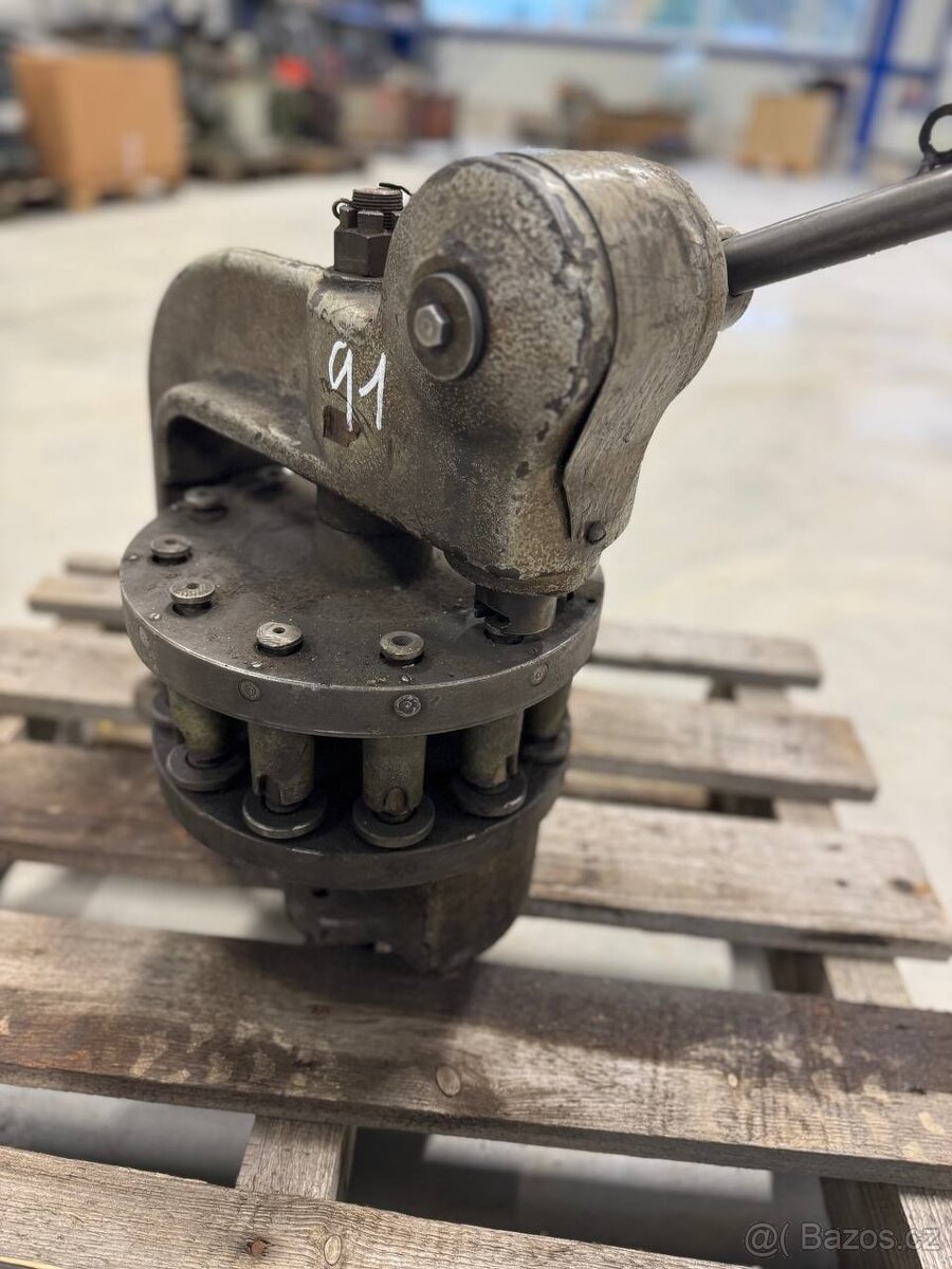 Revolverové děrovadlo NDR 10 - děrovačka