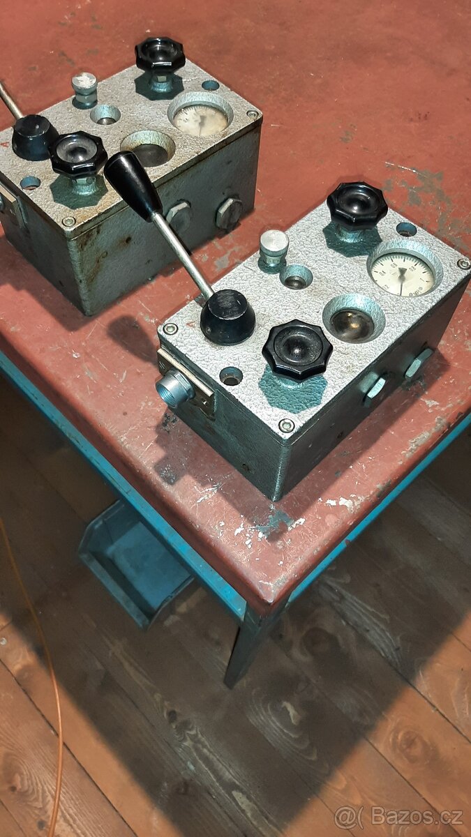 Pneumatický regulátor a přepínač - obráběcí stroje