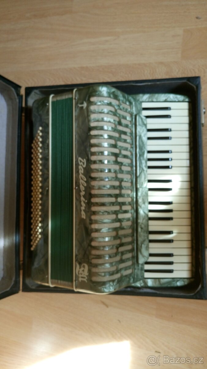 Starozitny akordeon Ballerina vcetne kufriku