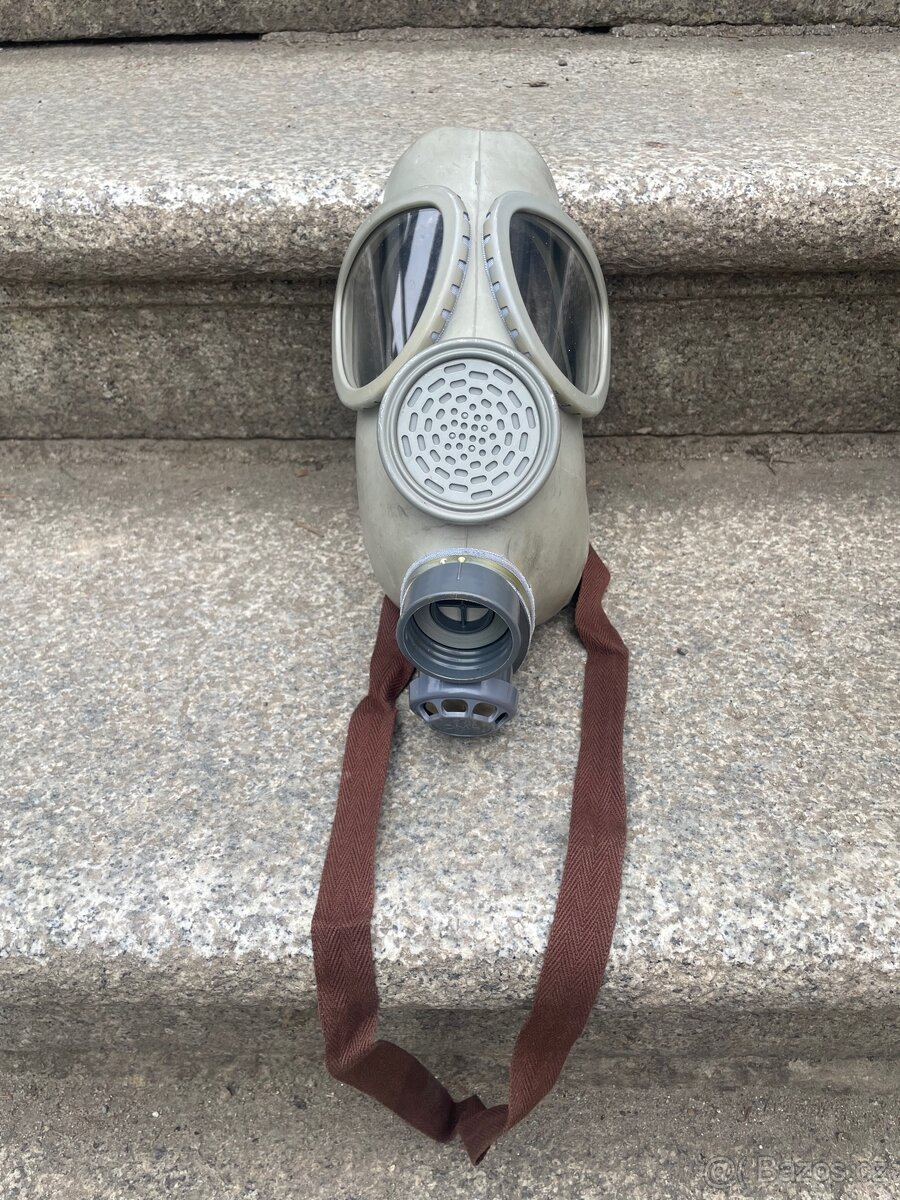 Československá vojenská ochranná plynová maska CM-4