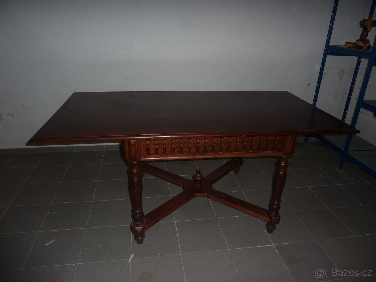 Velký jídelní stůl 176 x 91, masiv