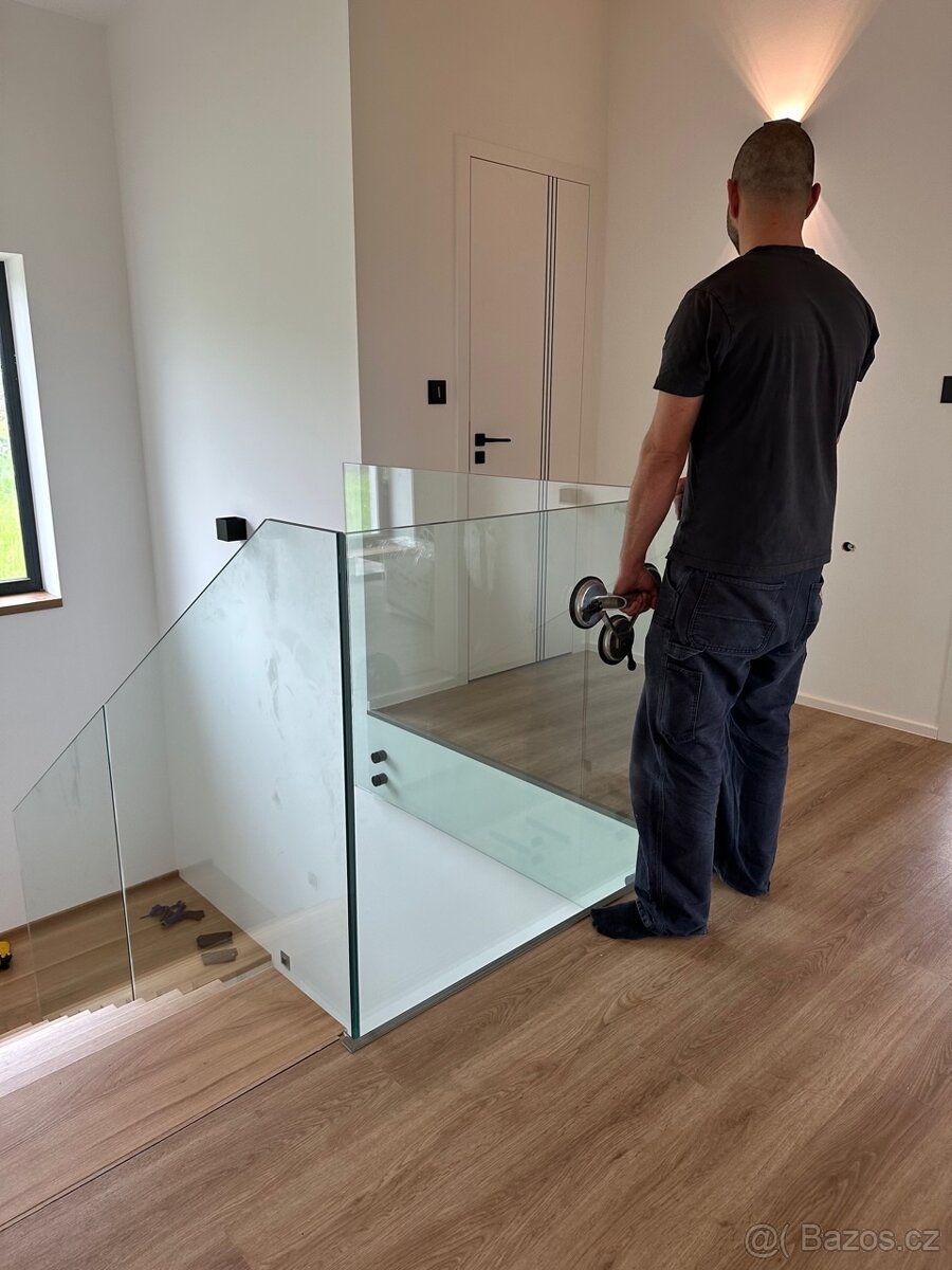 MONTÁŽNÍK - SCHODY a ZÁBRADLÍ (ZÁMEČNÍK,MONTÉR)