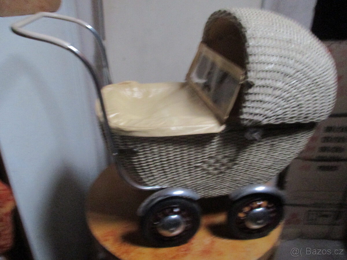 Retro kočárek košatina