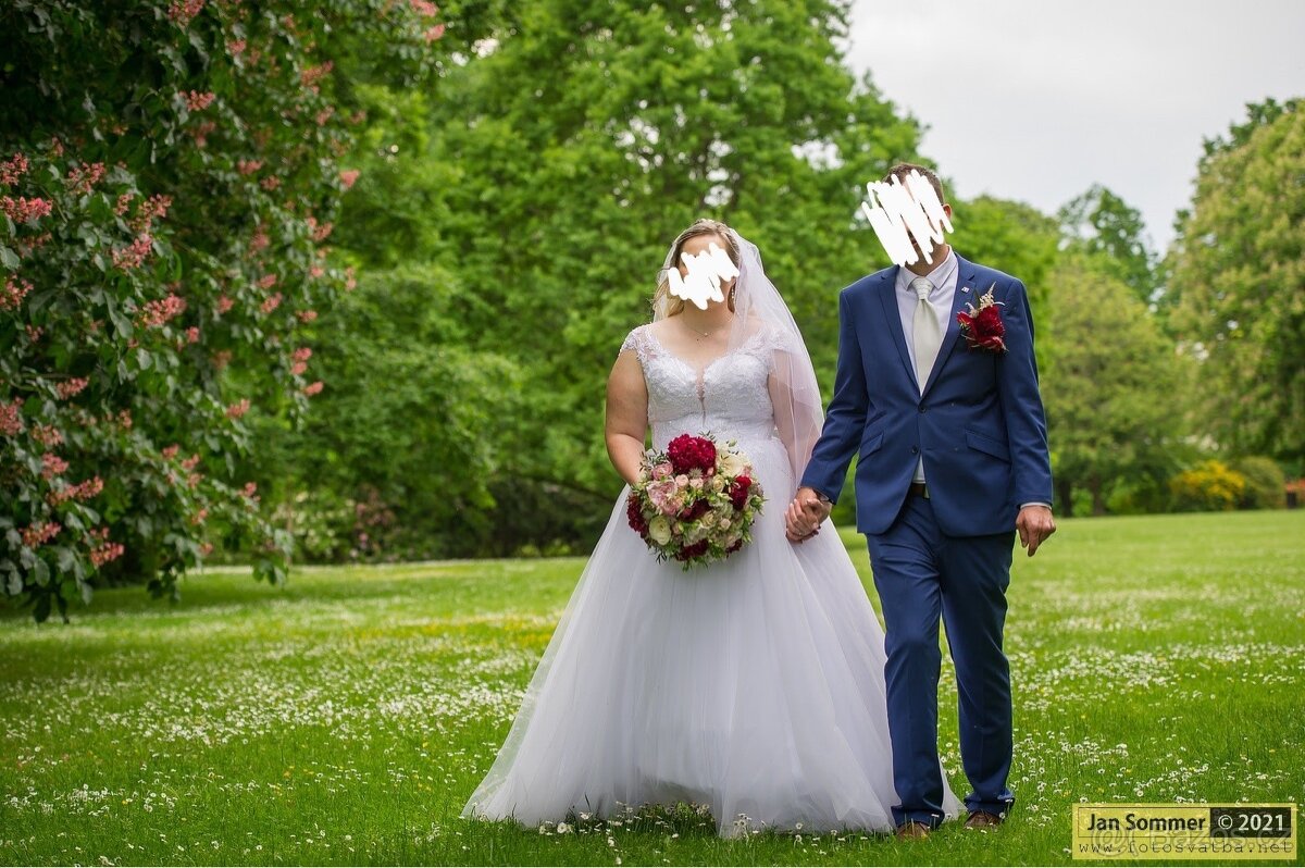 Luxusní svatební šaty