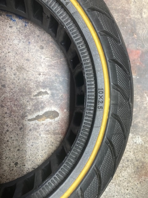 PNEU NA ELEKTROKOLOBĚŽKU