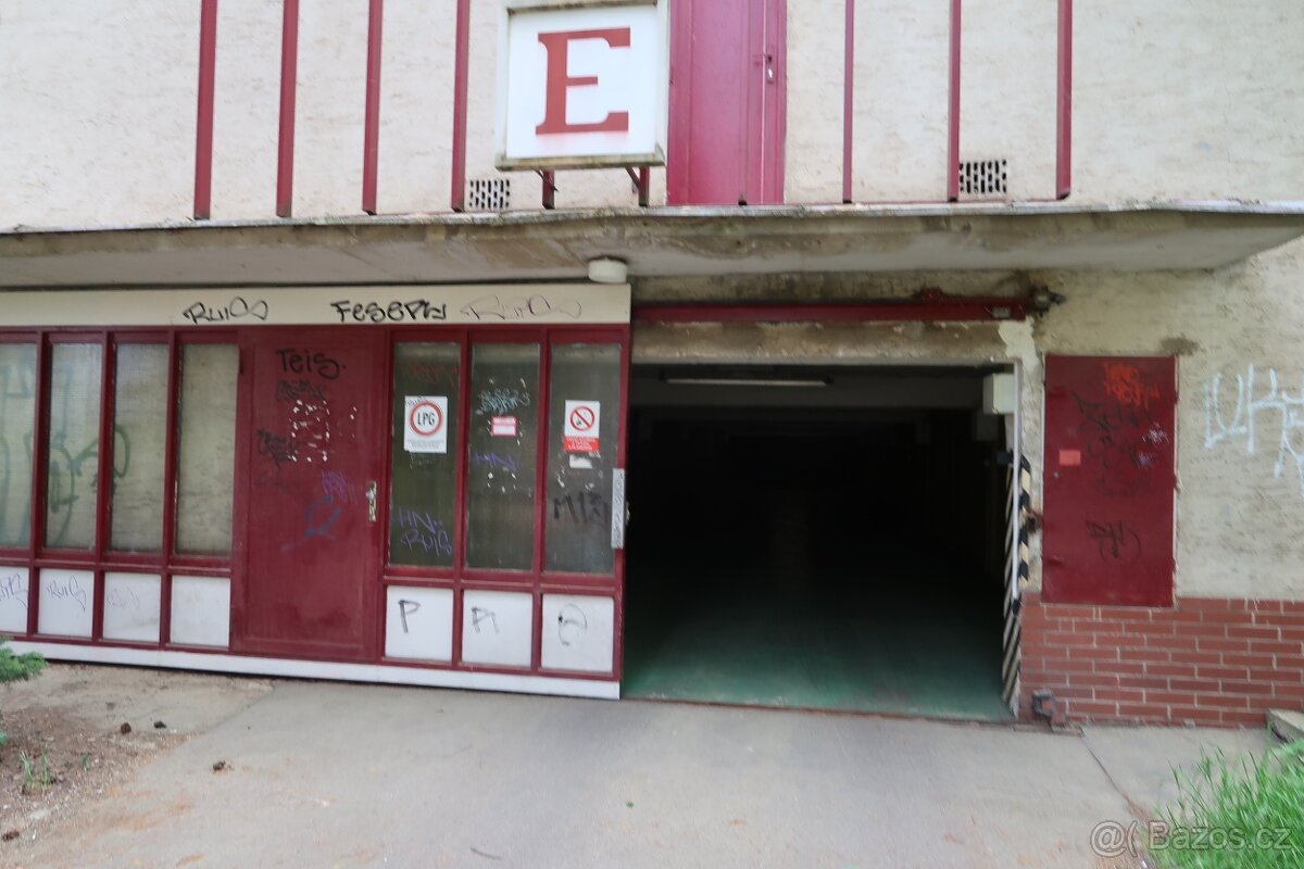 ==Sleva== Prodej garáže, 17 m², Praha, ul. Písečná