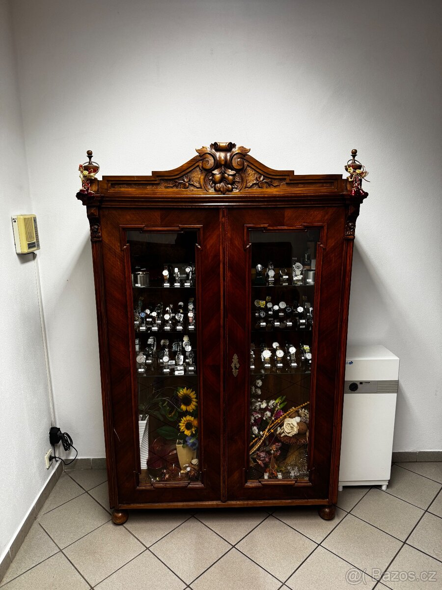 Prodam starozitnou skrin