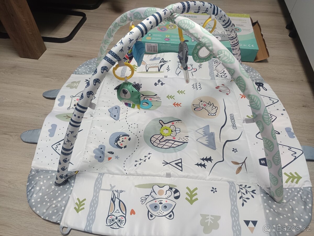 Dětská podložka s hrazdou