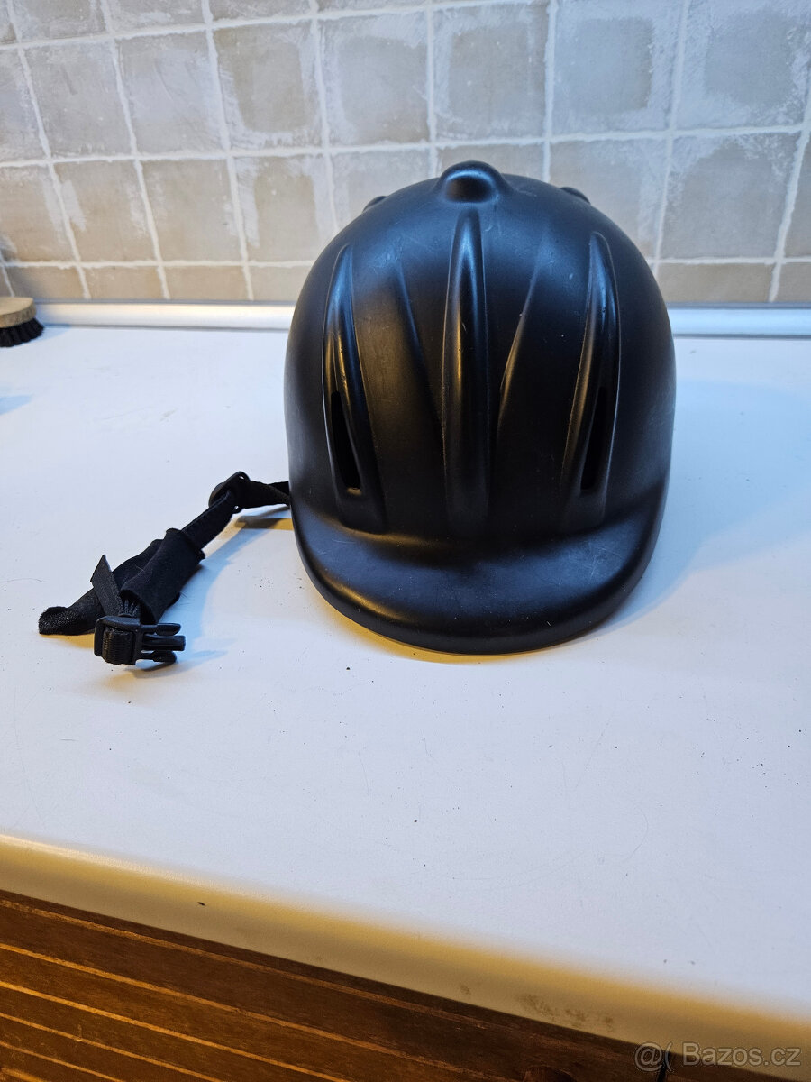 prodám levně přilbu