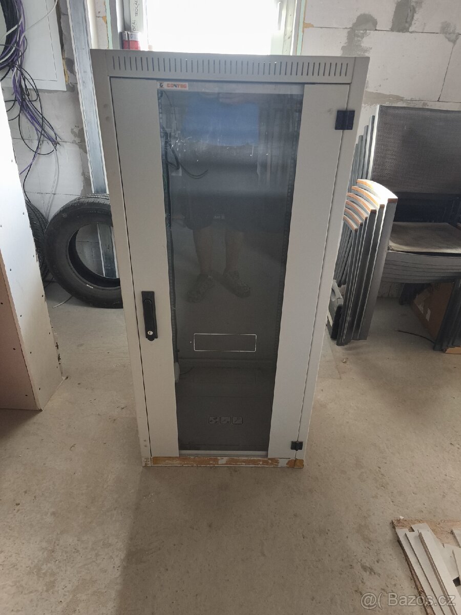 Datový rozvaděč RACK 19"